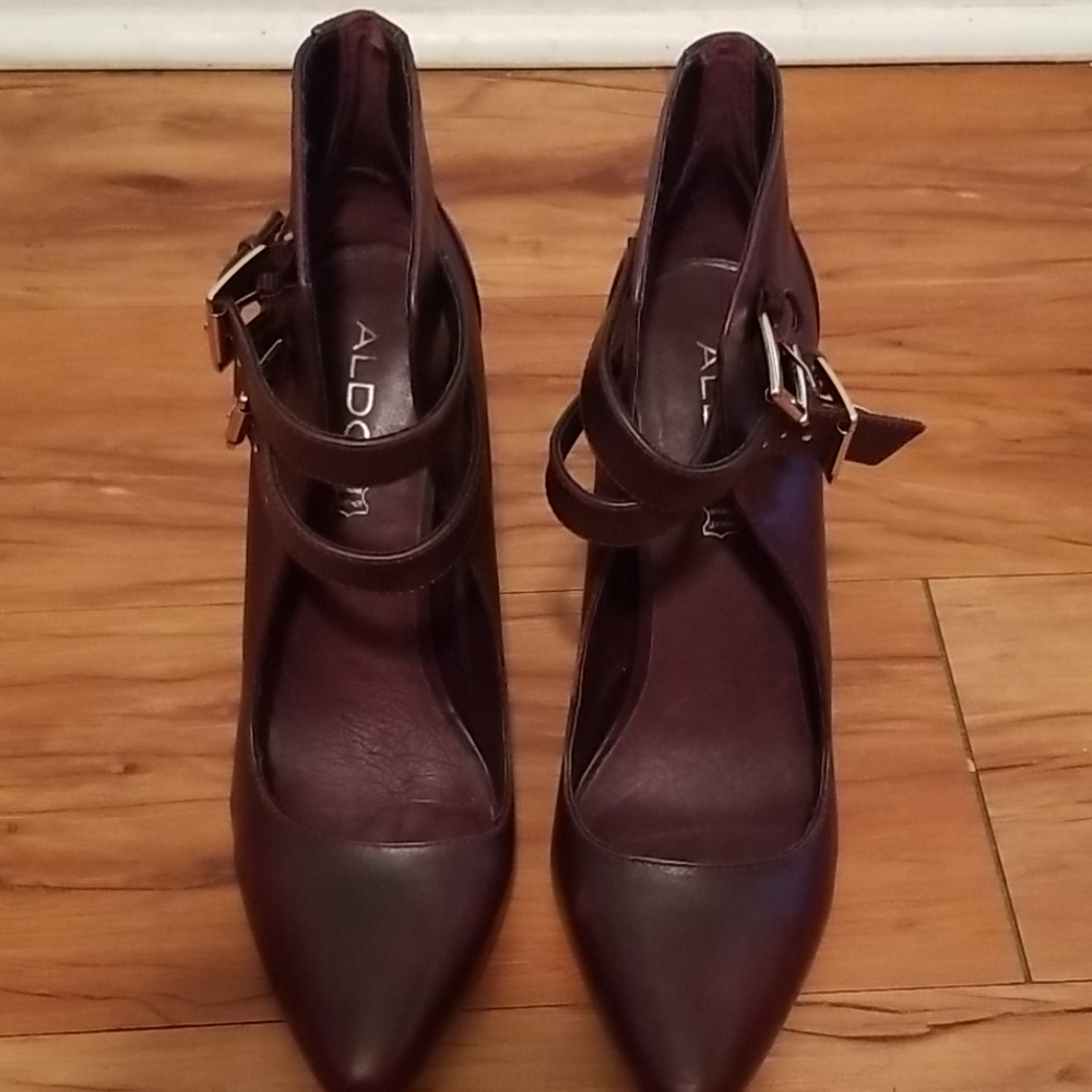 Shoes - Picture 3 of 4